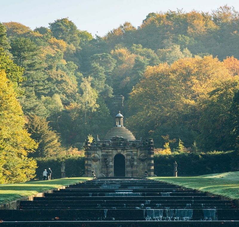 Autumnal photo of water feature in the grounds of Chatsworth House, Derbyshire.